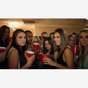 Party Looking Disturbing Fete Regarder Gener Deranger